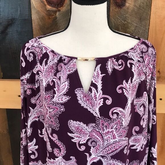ROZ and ALI tunic top with gold accent hardware - Picture 2 of 5